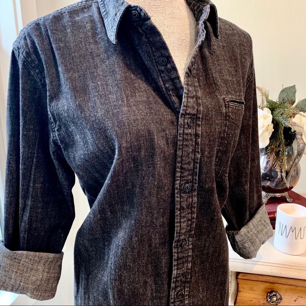 Levi’s Vintage black denim shirt. M.